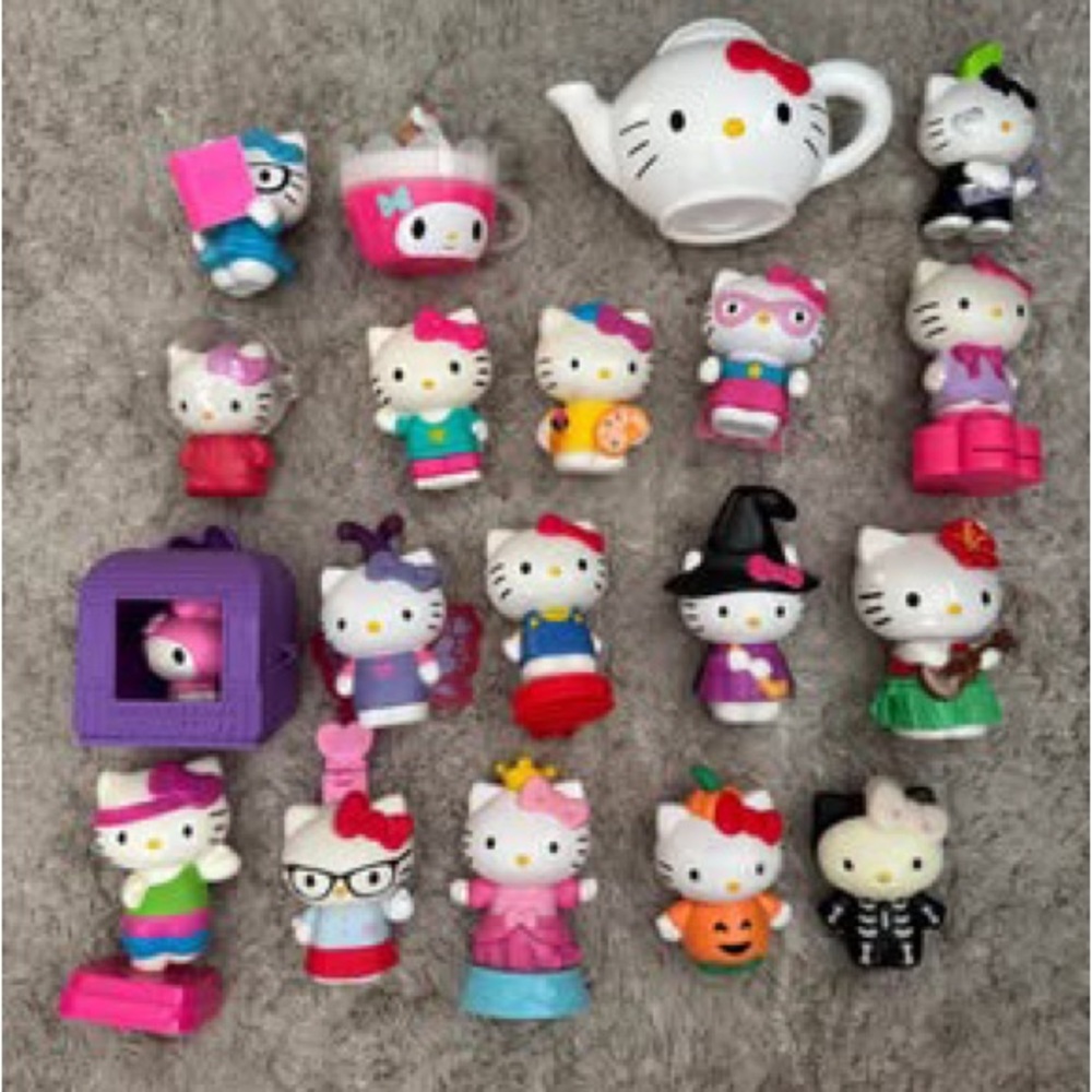 Hello Kitty & Friends Collectibles [lot of 19]